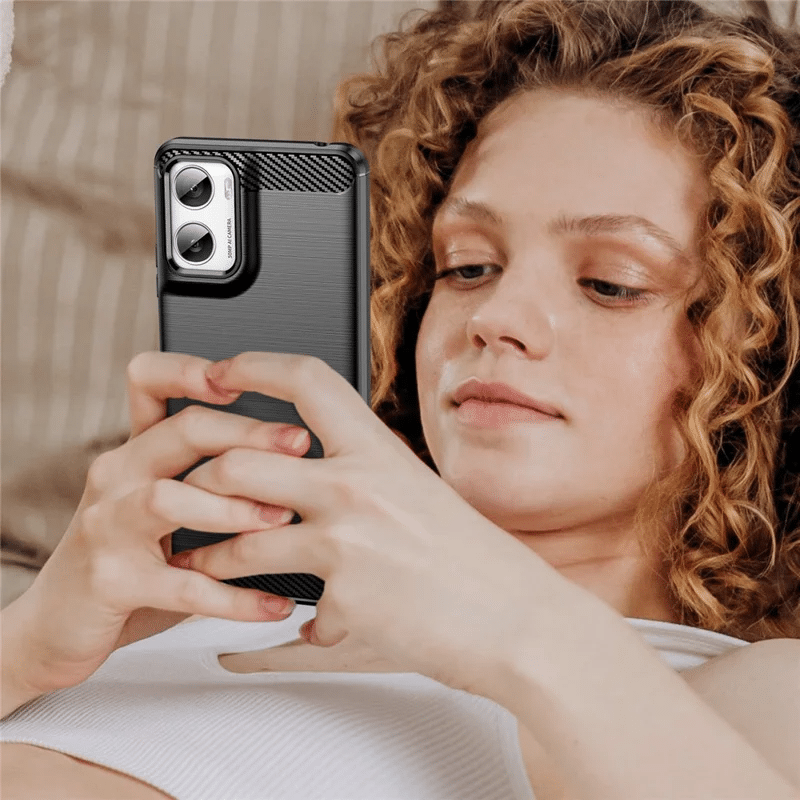 Pokrowiec Etui Carbon Pro czarne MOTOROLA Moto G06 Power / 6