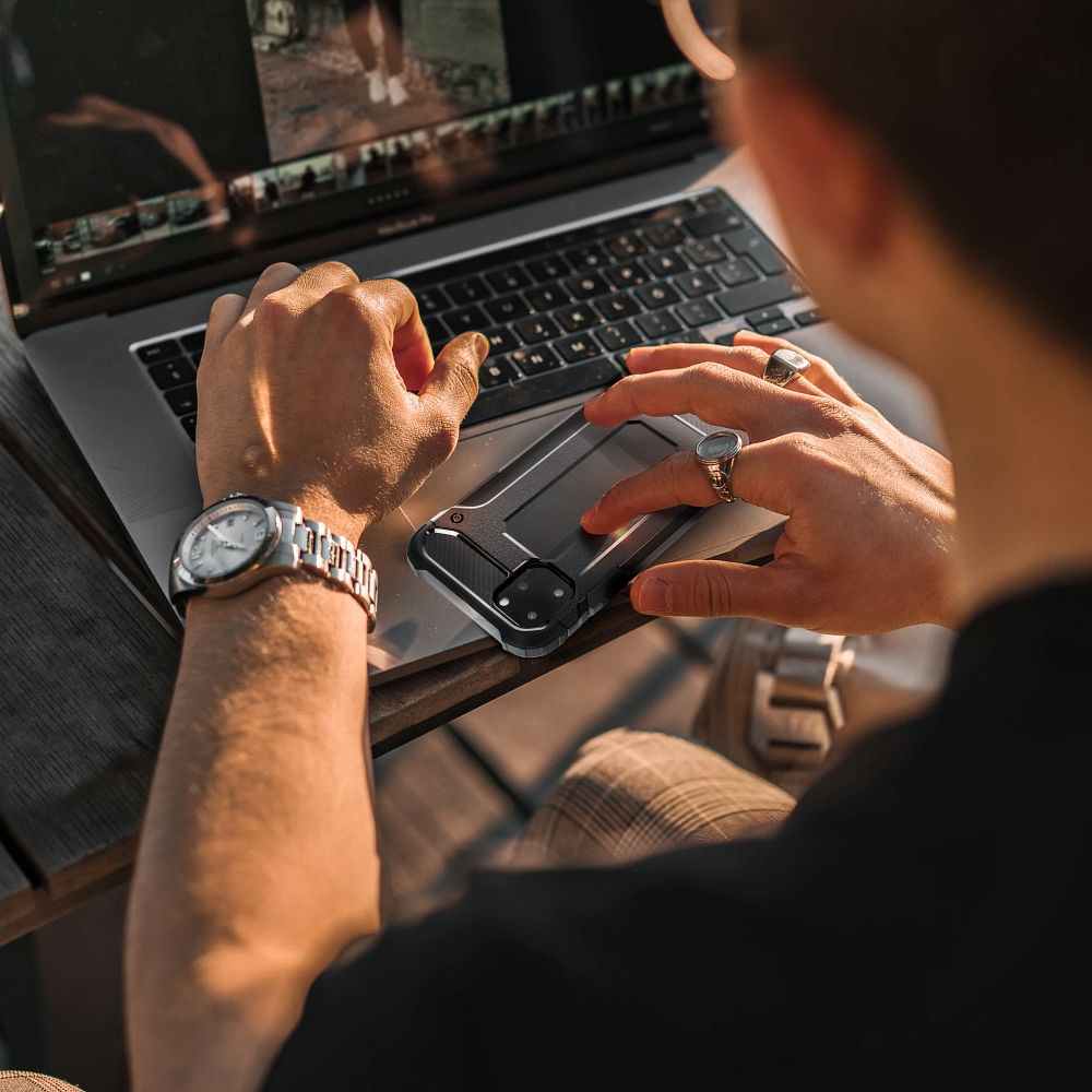 Pokrowiec etui pancerne Armor Case czarne APPLE iPhone 16e / 9