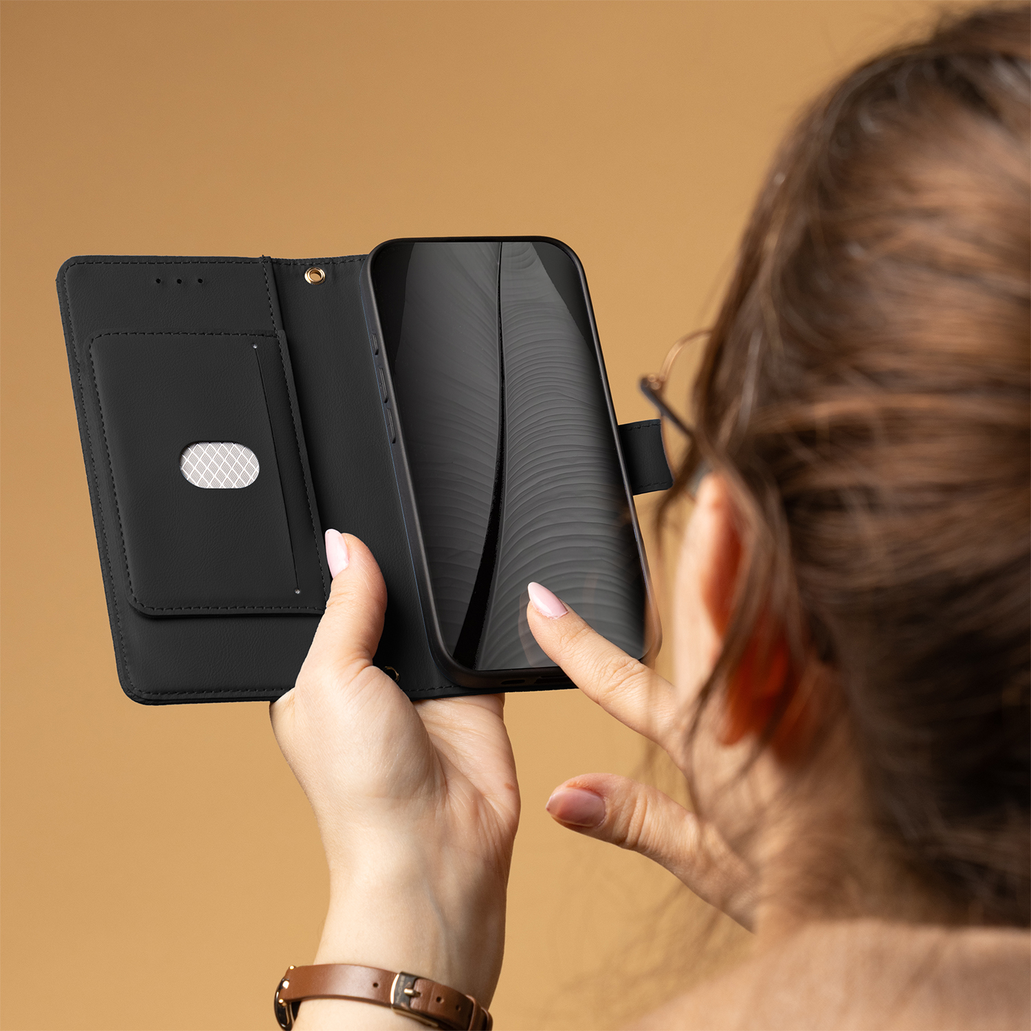 Pokrowiec etui zamykane Smart Triangle czarne Xiaomi Redmi 15C 4G / 6