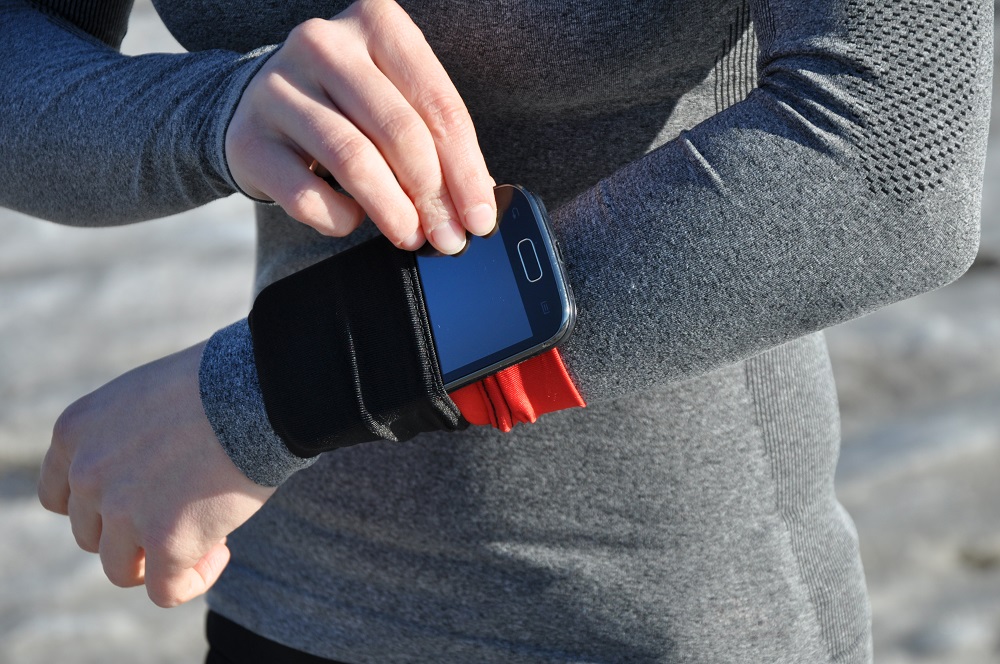 Pokrowiec etui sportowe na nadgarstek Active M czerwone  HTC One mini 2 / 7