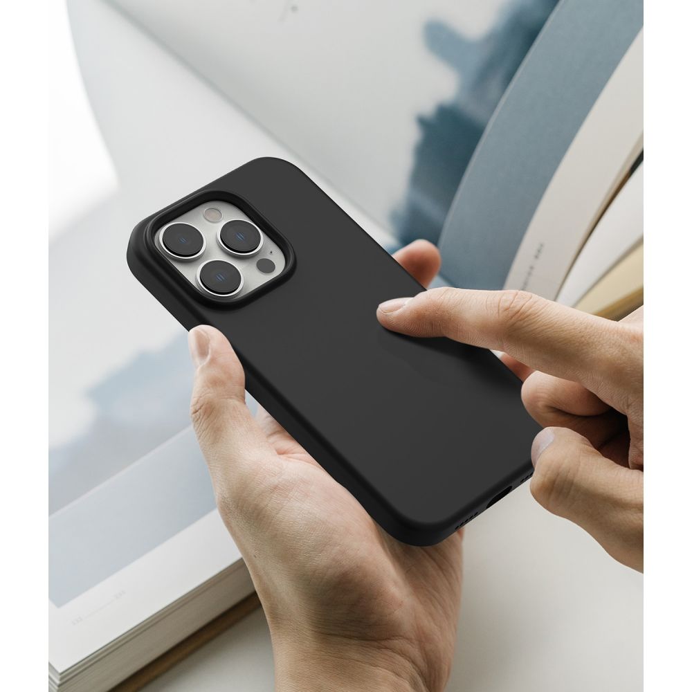 Pokrowiec Ringke Silicone czarne APPLE iPhone 14 Pro / 9