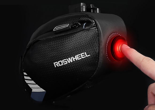 Uchwyt rowerowy Torba pod siodeko Roswheel 131413-A z latark czarno-granatowa ALCATEL 1S 2020 / 2